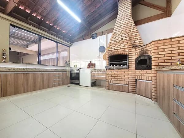 Casa em Ajapi - Porteira fechada