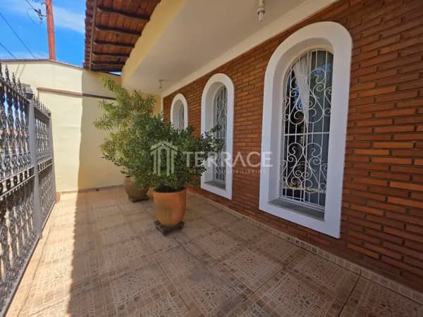 Casa Térrea com 2 quartos (1 Suíte) – Ambientes Amplos
