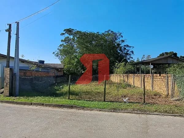 Terreno de 336m2 com Energia Instalada no Sambaqui