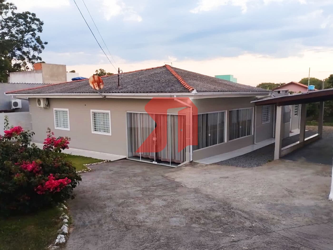 Casa de 2 Quartos sendo 1 Suíte com Terreno Amplo no Itapirubá