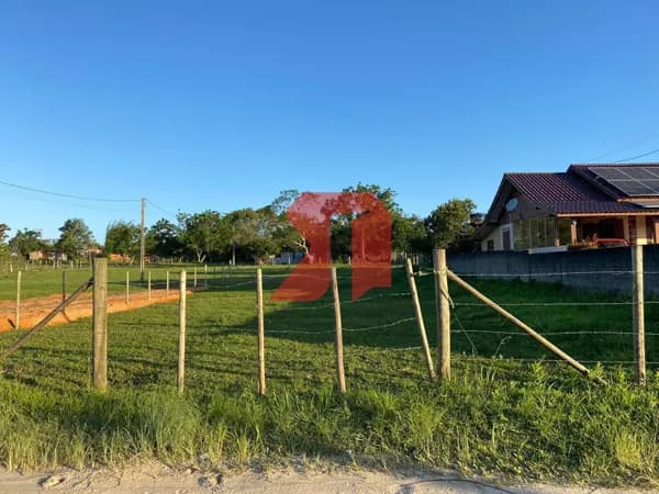 Terreno 450m2 no Sambaqui