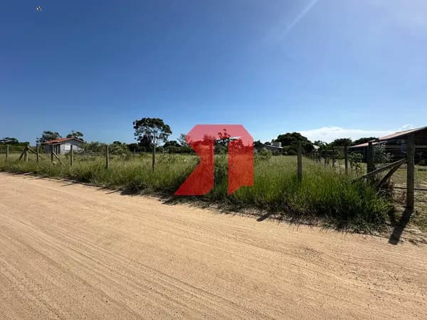 Terreno de 864m2 a 400m da Lagoa na Guaiuba
