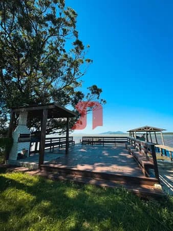 Terreno com acesso exclusivo à lagoa em Roça Grande