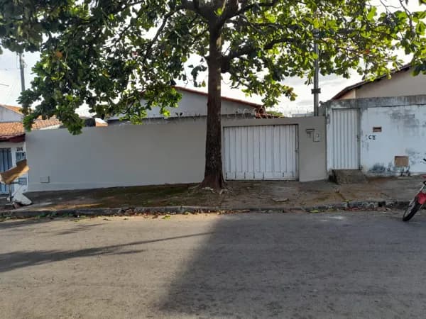 Casa Ampla com 4 Quartos, Quintal Grande e Anexo Independente Jd Maria Ines