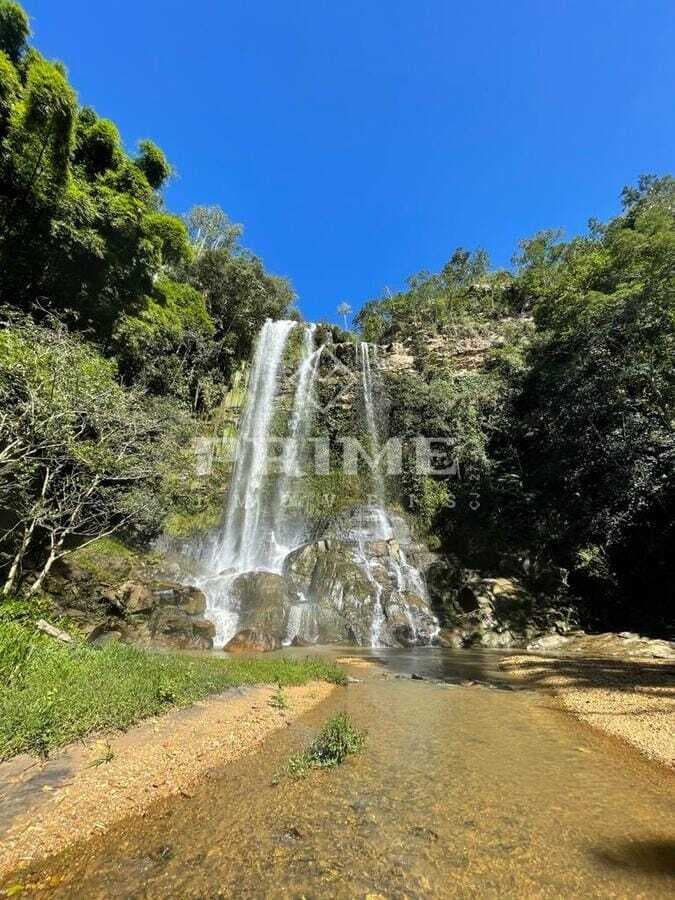 Fazenda à Venda com cachoeira, próximo ao Município de Caldas Novas- GO.