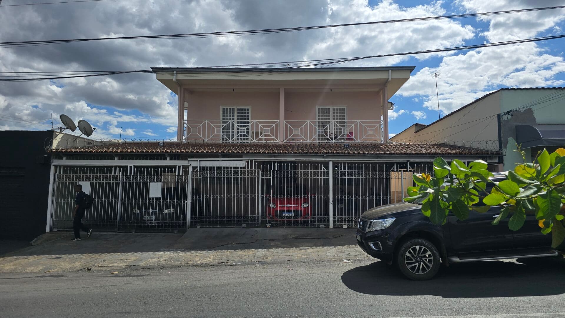 Imóvel para renda – 6 unidades + potencial comercial – Avenida das Bandeiras