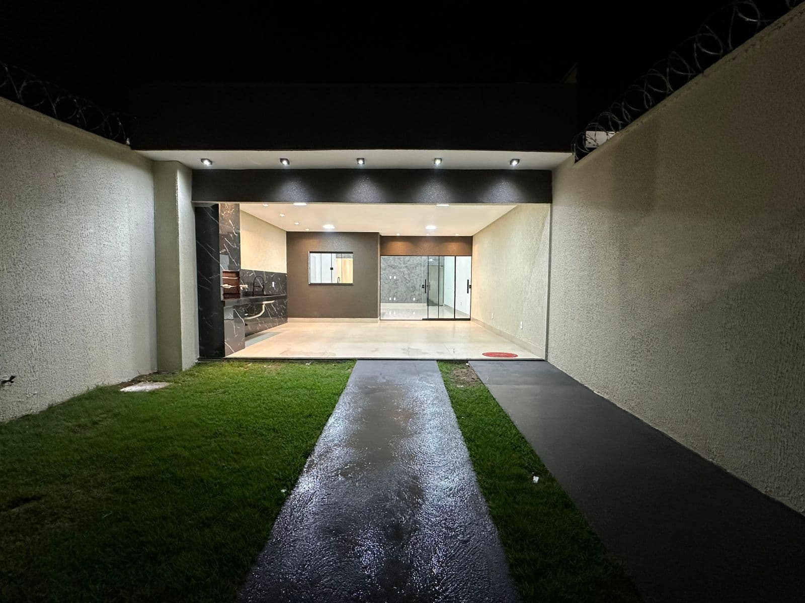 CASA MODERNA À VENDA – RESIDENCIAL SANTO HILÁRIO | GOIÂNIA, REGIÃO LESTE