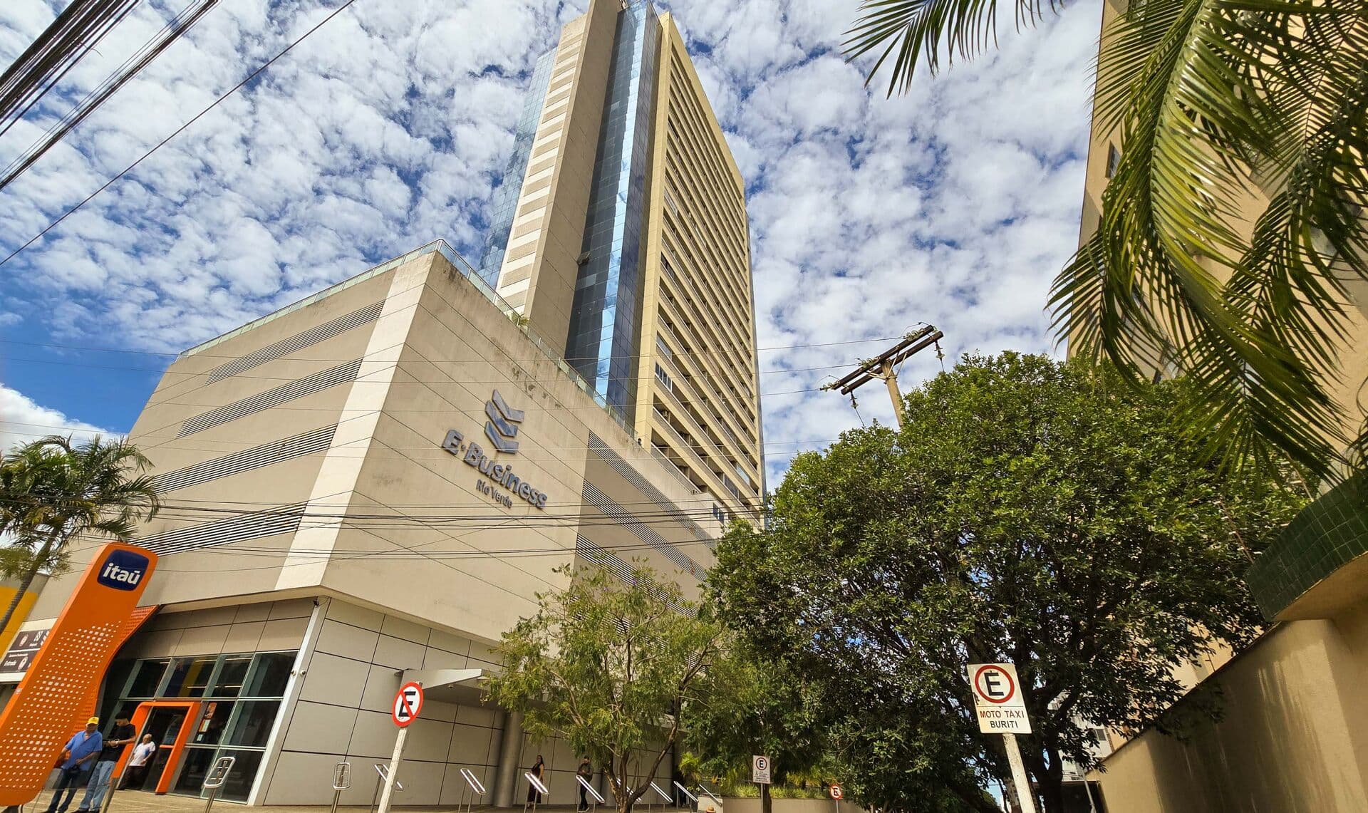 Sala 704 no E-Business Rio Verde – 30,80 m², frente Buriti Shopping – Oportunidade