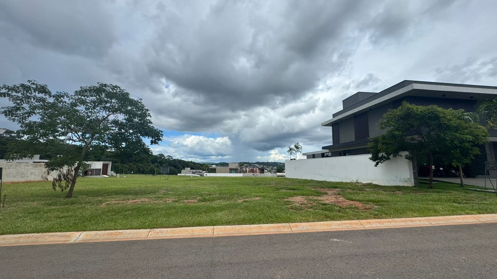 Lote à Venda no Condomínio Residencial Plateau D´or Privilege em Goiânia-Go.