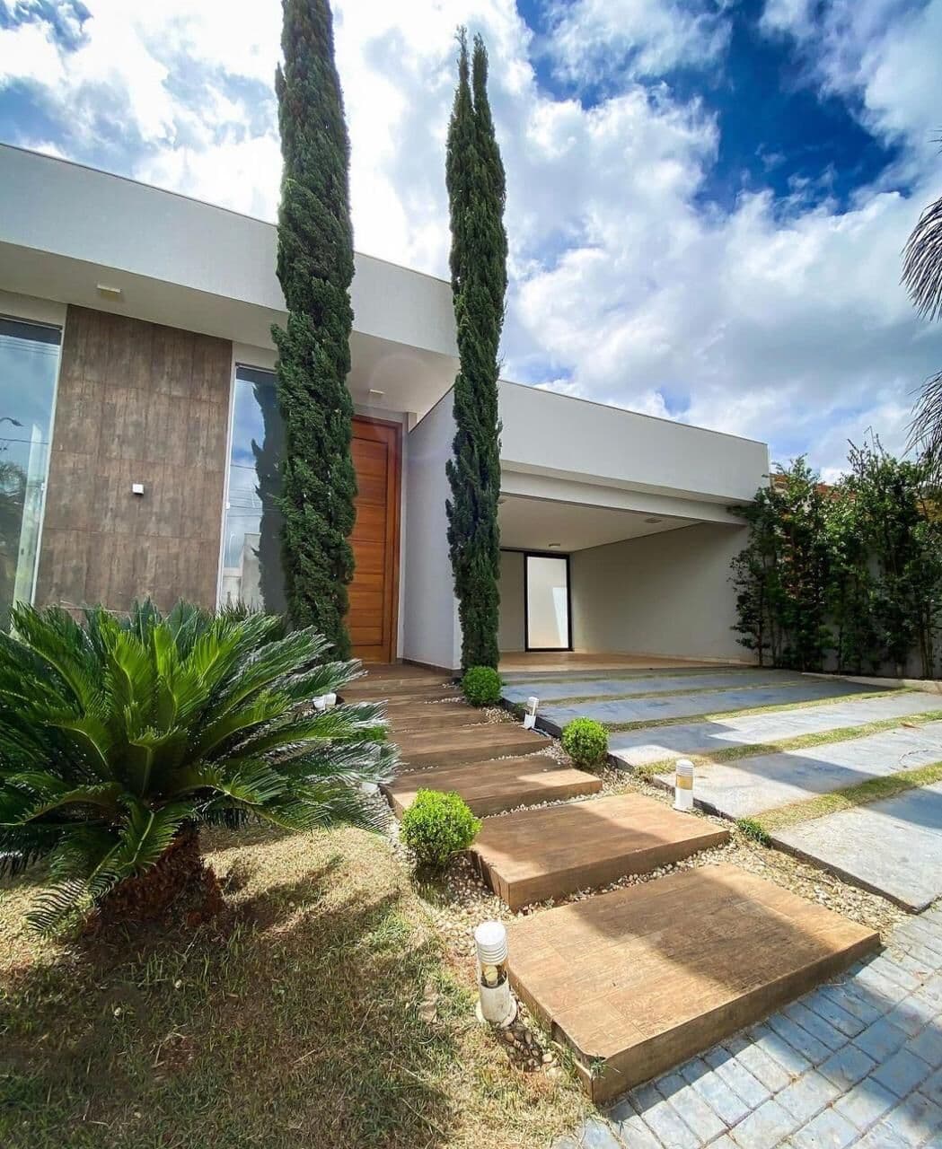 Casa térrea 3 suítes à Venda no Condomínio Residencial AnaVille em Anápolis-GO.