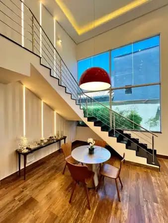 Casa com 5 suítes à venda no Condomínio Portal do Sol 2 em Goiânia-GO.