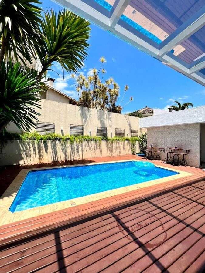Casa com 5 suítes à venda no Condomínio Portal do Sol 2 em Goiânia-GO.