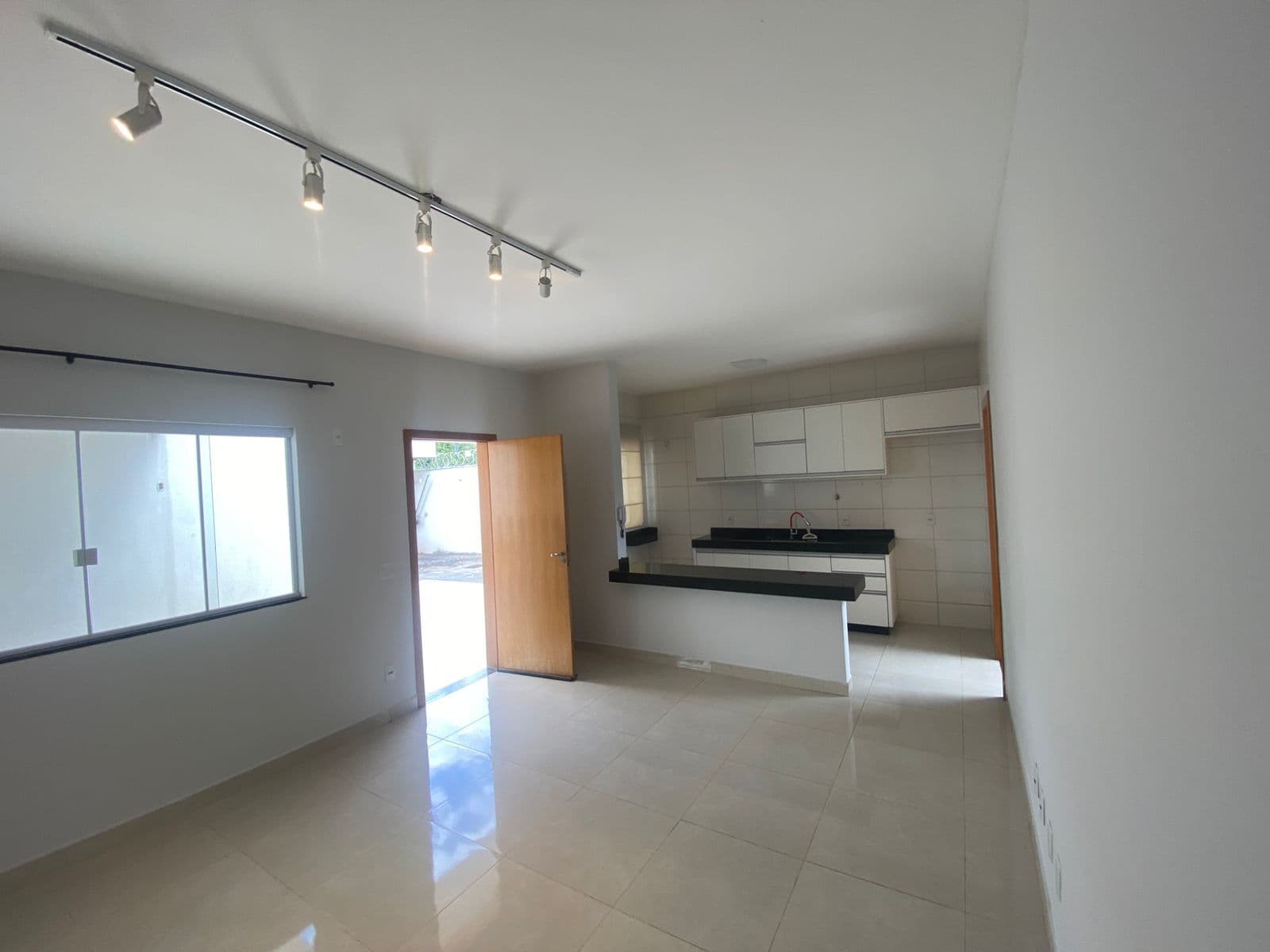 Casa para Aluguel/ Locação 3 quartos sendo uma suite, no Jardim Todos os Santos em Senador Canedo - Go.