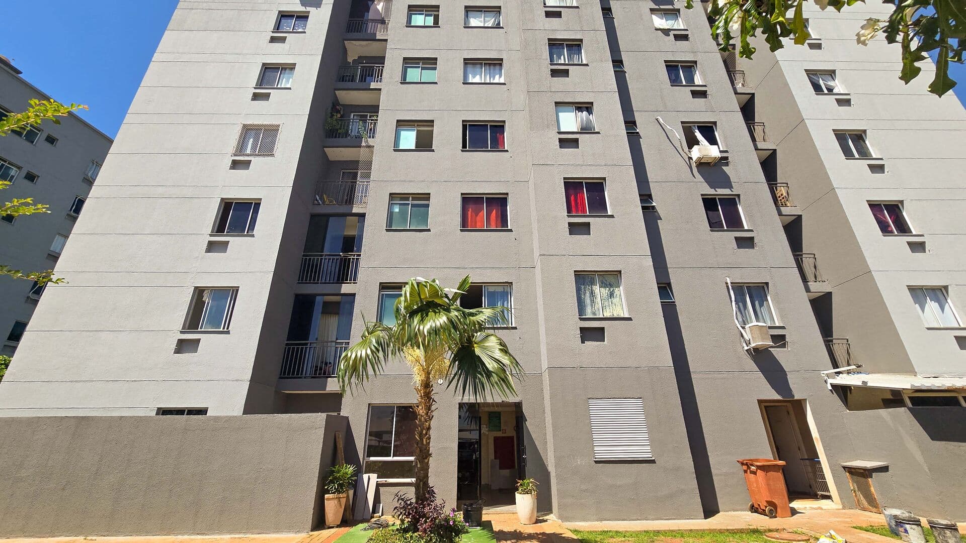 Apartamento térreo com quintal privativo no Residencial Flórida – 2 quartos, 1 vaga, Goiânia – oportunidade única para morar ou investir