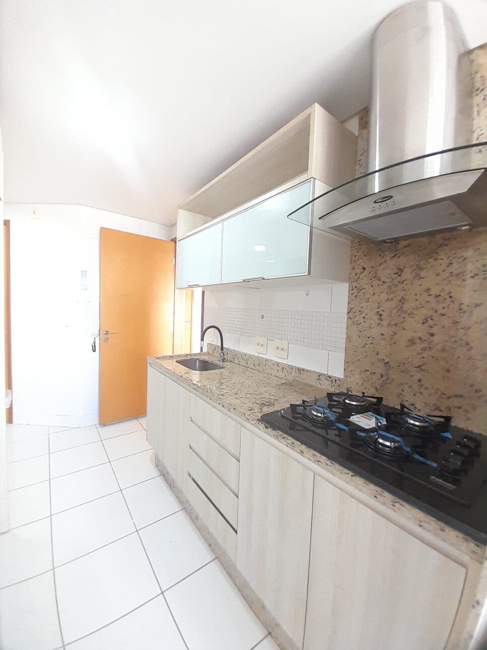 ApartameApartamento para Aluguel/Locação 3 quartos, sendo 3 suítes no Condomínio Evidence Ville a em Goiânia-GO. Padrão