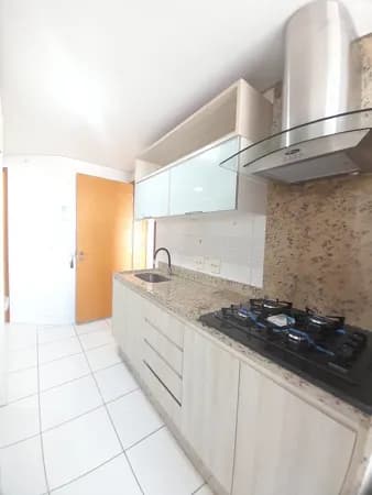 ApartameApartamento para Aluguel/Locação 3 quartos, sendo 3 suítes no Condomínio Evidence Ville a em Goiânia-GO. Padrão