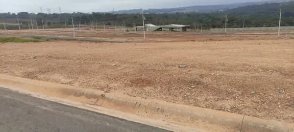 Terreno/Lote à Venda no Condomínio Vinhas Flamboyant em Senador Canedo-Go.