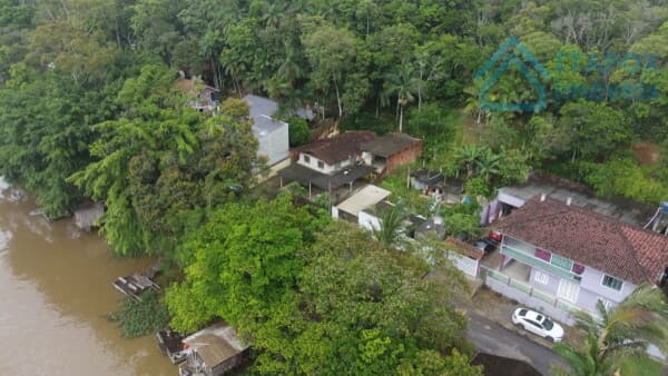 Casa Comercial Mista às margens do Rio Itapocú