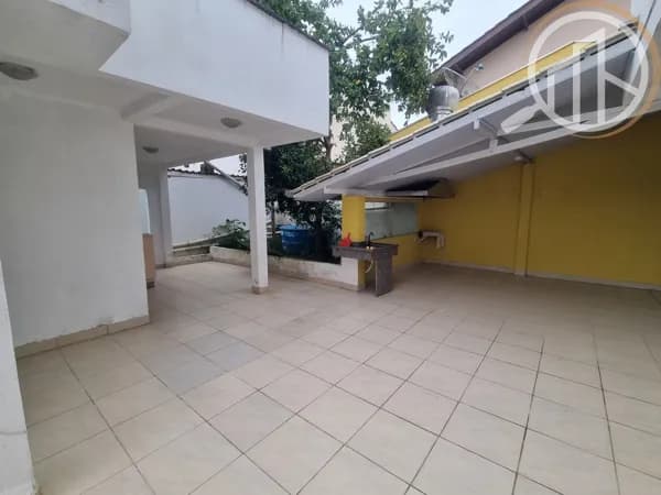 CASA COM LOCALIZAÇÃO PRIVELEGIADA EM PORTO BELO/SC