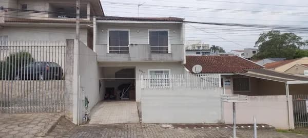 Sobrado em Campo Largo - Centro