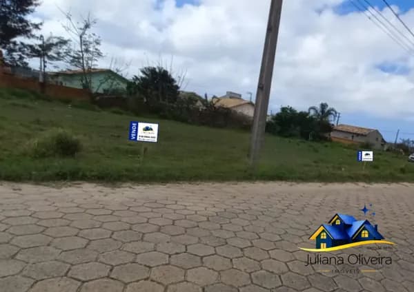 Dois lotes disponíveis, lado á lado