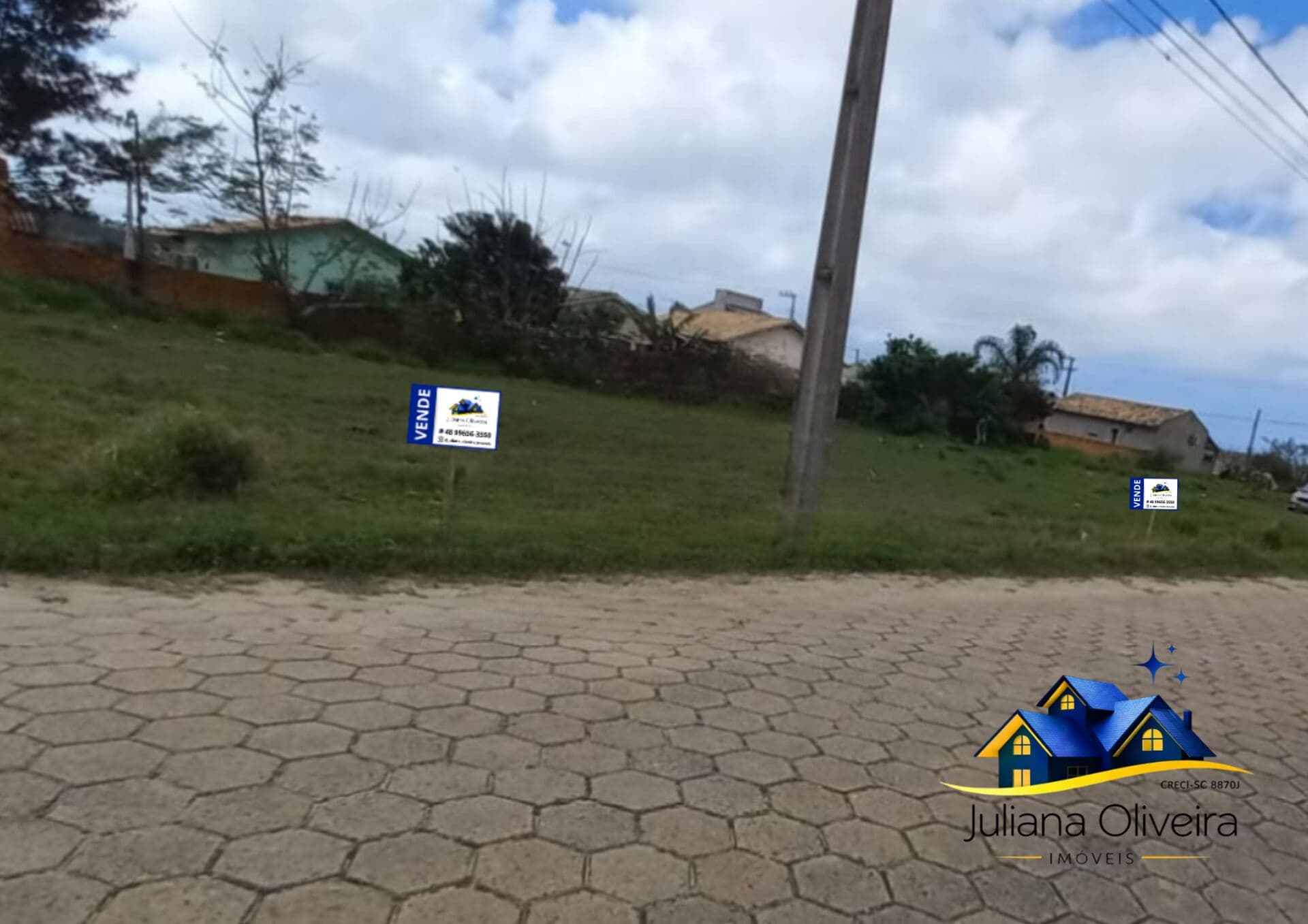 Dois lotes disponíveis, lado á lado