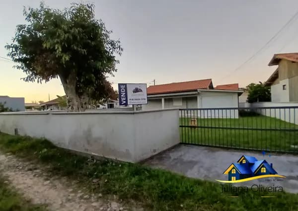 Casa de Alvenaria recém reformada, próximo a praia e a lagoa