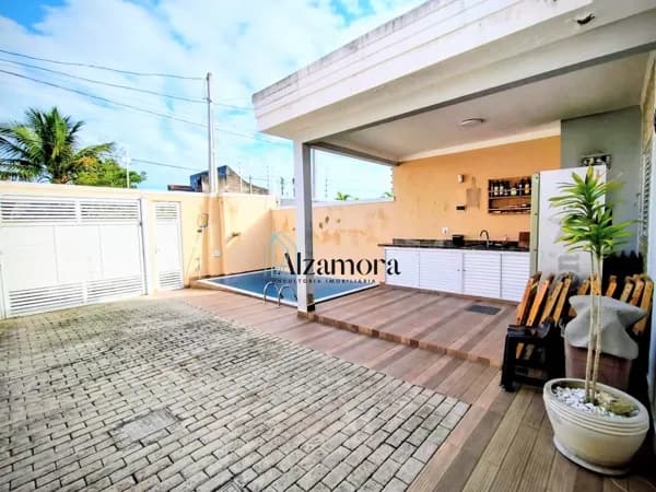 CASA A POUCOS METROS DA PRAIA