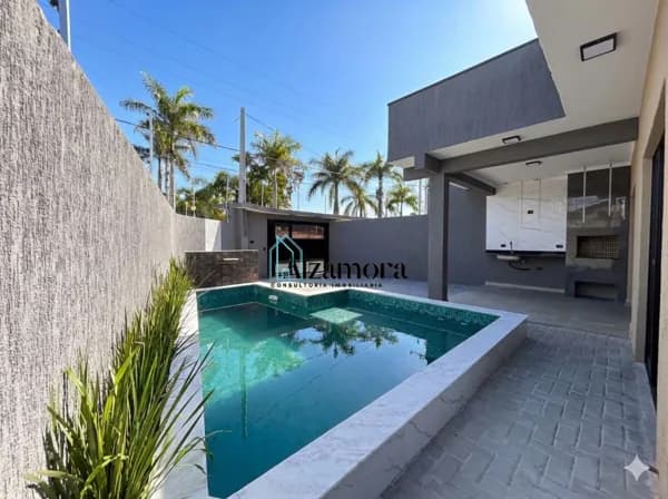Casa com Piscina e Churrasqueira perto da Praia Bopiranga Itanhaém
