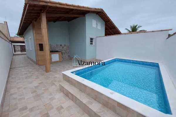 Casa nova no Balneário Tupy.