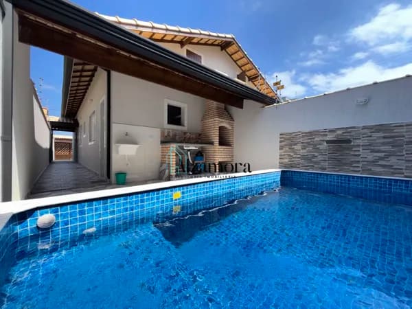 Casa com Piscina e Churrasqueira em Itanhaém/SP