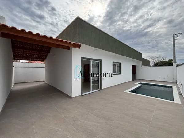 Casa de Esquina com Piscina e 2 Dormitórios São Fernando em Itanhaém