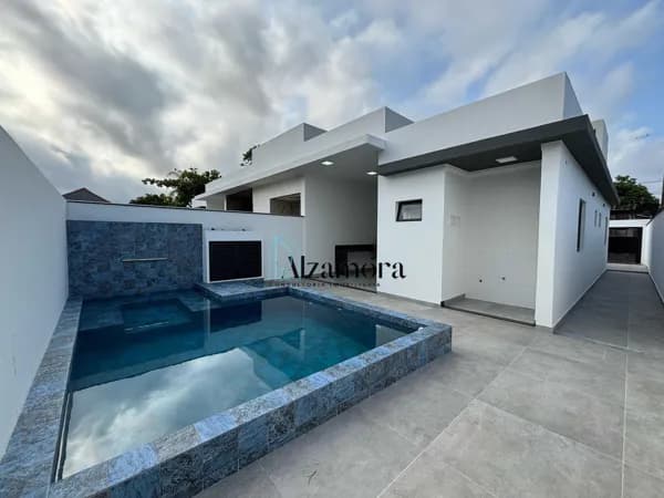 Casa nova com piscina para venda á poucos metros da praia Jd Jamaica Itanhaém -SP