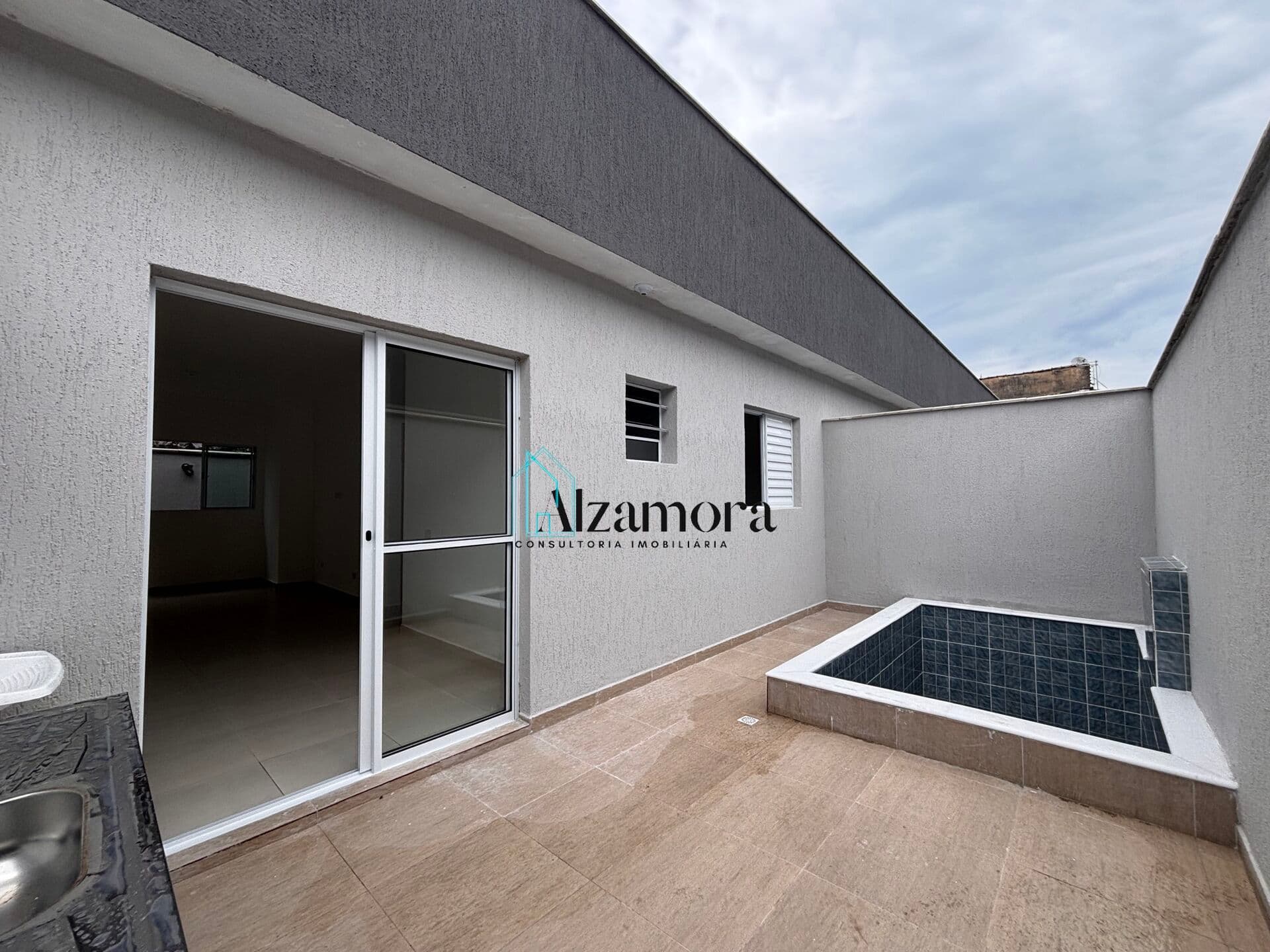Casa em condomínio com piscina individual - Itanhaém/SP