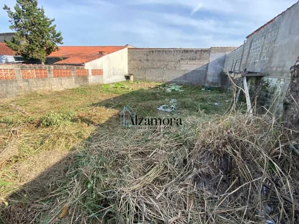 Terreno a venda à 700 metros da praia em Itanhaém
