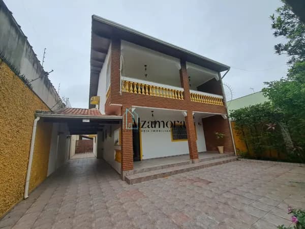 Sobrado com edícula e piscina 5 dormitórios próximo da praia na nova Itanhaém