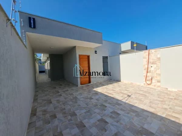 Casa nova com 2 dormitórios e piscina acabamento excelente na nova itanhaem