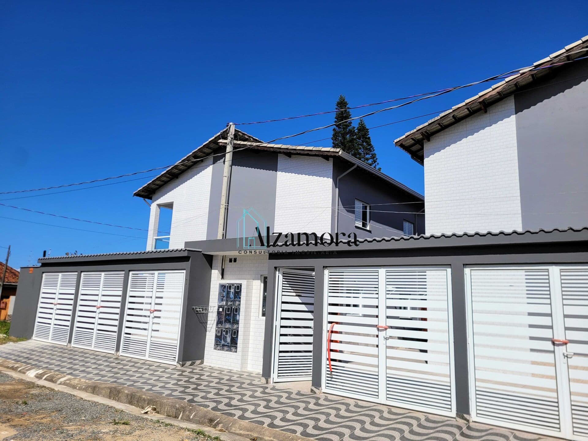 Sobrado novo com piscina em condomínio frente mar bairro Campos Elíseos Itanhaém -SP