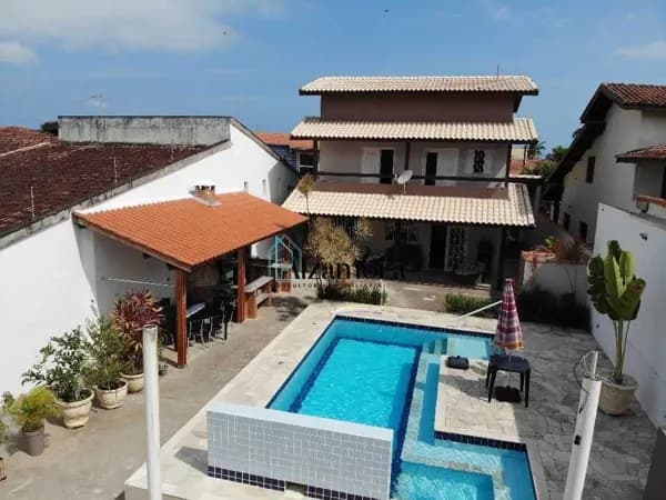 Sobrado a 300 metros da praia no Cibratel II – Amplo, completo e com lazer