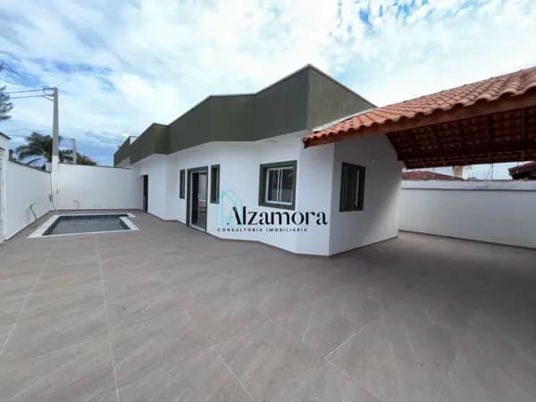 Casa de Esquina com Piscina e 2 Dormitórios São Fernando em Itanhaém