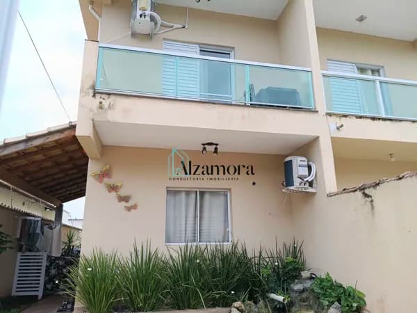 Sobrado em bairro residencial