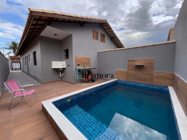 Casa com Piscina em Itanhaém no Bairro Tupy