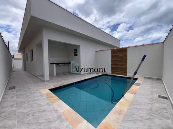 Casa com Piscina em Itanhaém lado Praia em Itanhaém