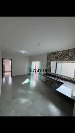 Casa à venda próxima à praia com piscina e área gourmet