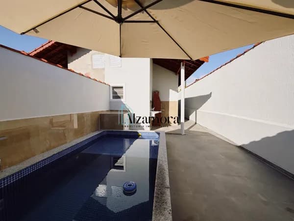 Casa com piscina em Mongaguá - Litoral SP