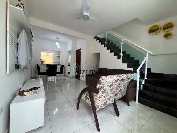 Casa em condomínio com piscina com vista para o mar