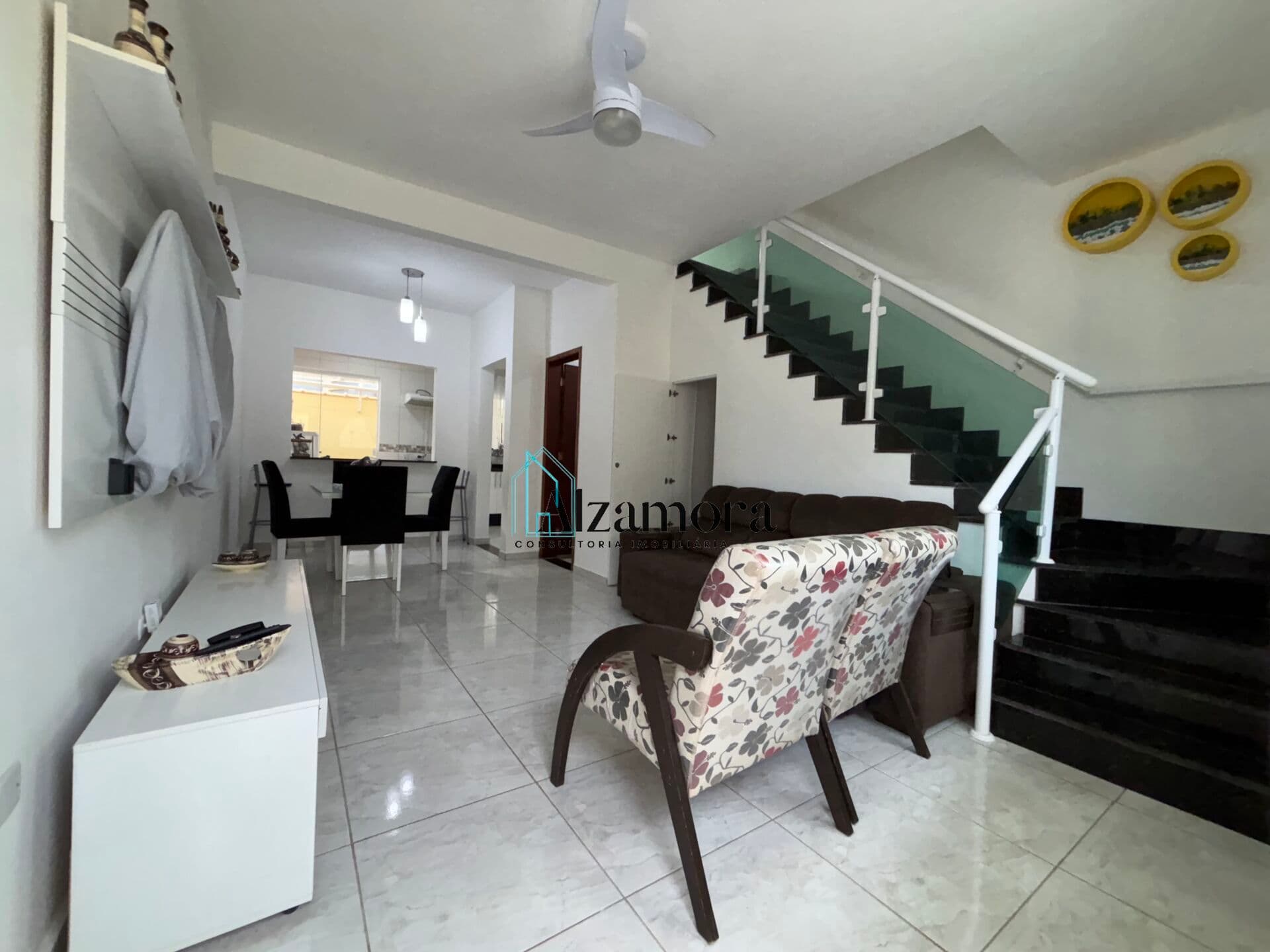 Casa em condomínio com piscina com vista para o mar