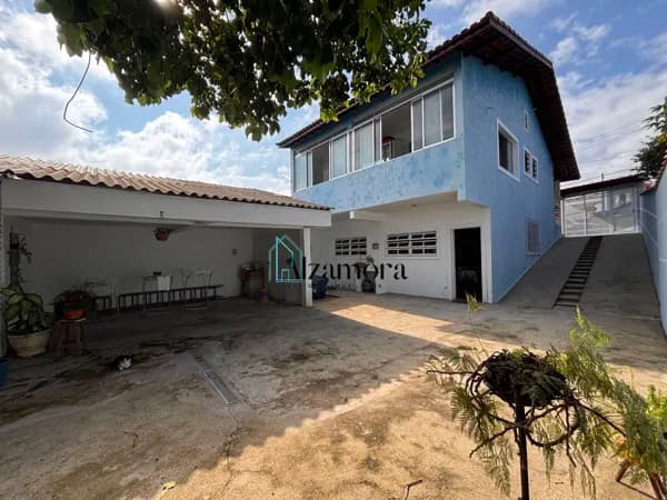 Sobrado a venda, excelente localização em Itanhaém.