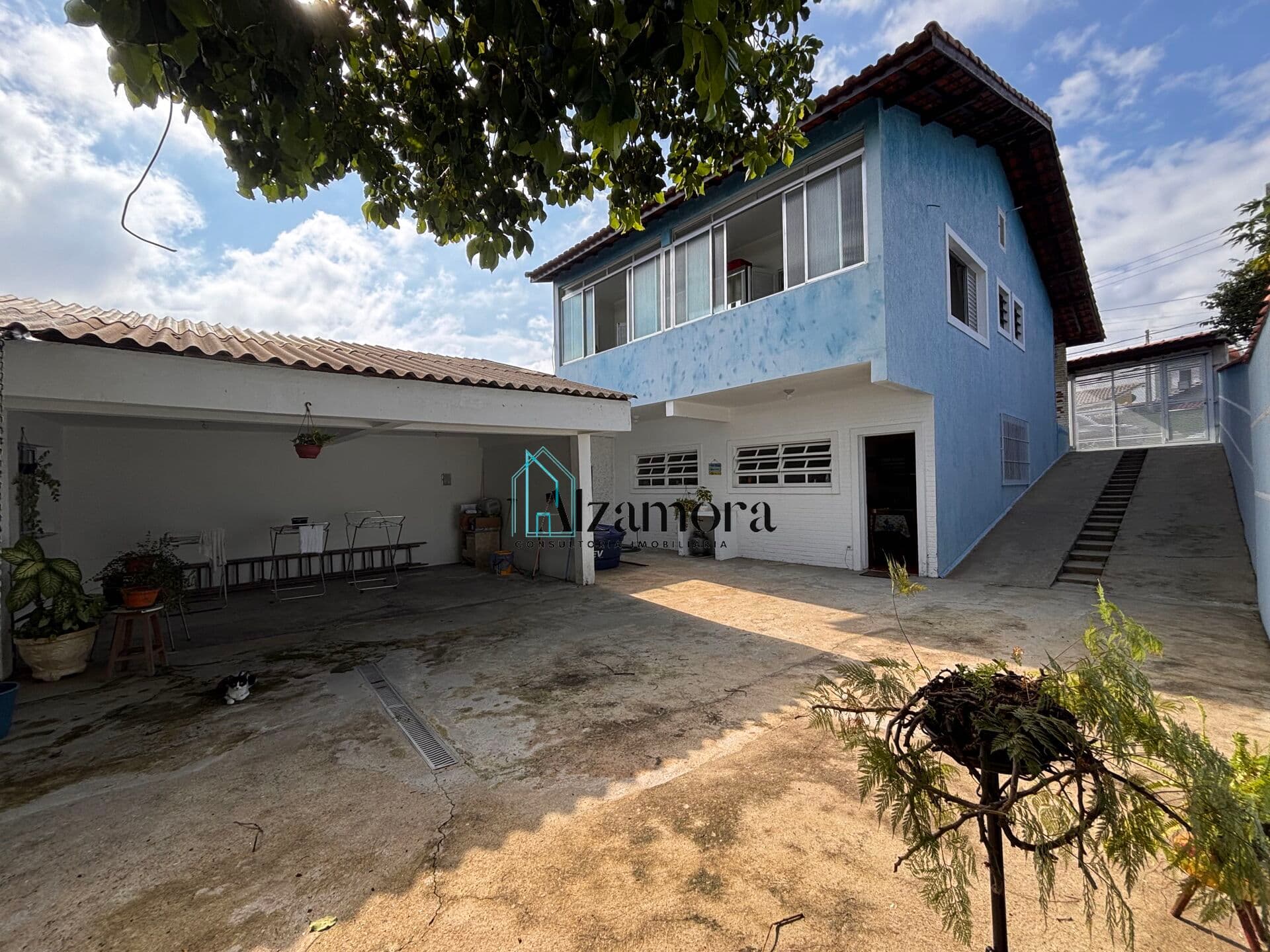 Sobrado a venda, excelente localização em Itanhaém.