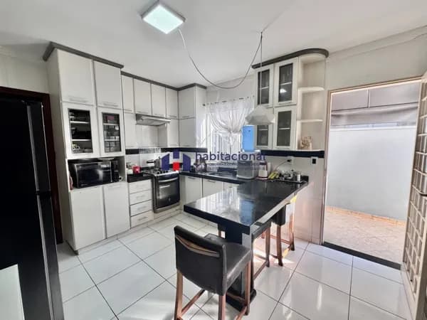Casa à venda no bairro Jardim Luiza Maria em Araras/SP